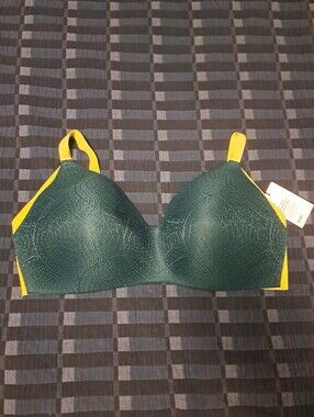Knix Two-Tone Green Lace Overlay Wingwoman Bra